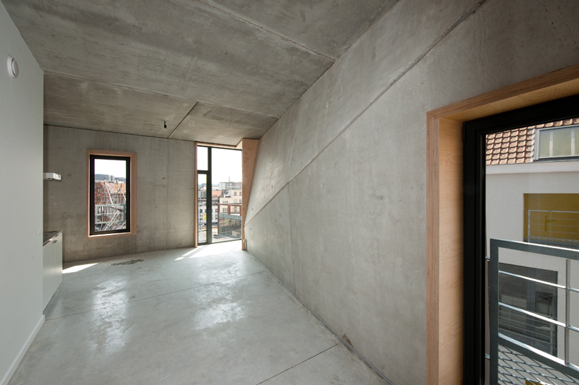 l'escaut gigogne: cheval noir