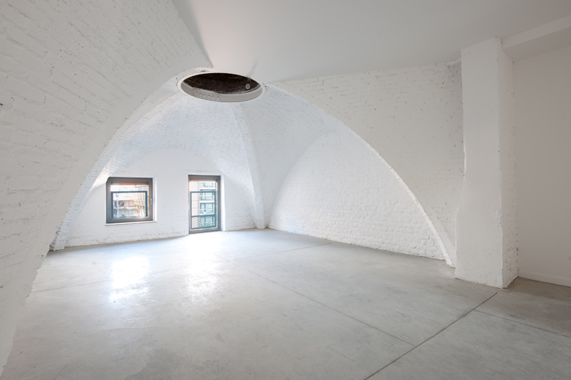 l'escaut gigogne: cheval noir