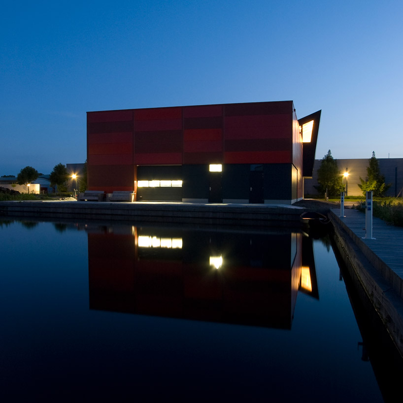 groosman partners: electric boat house