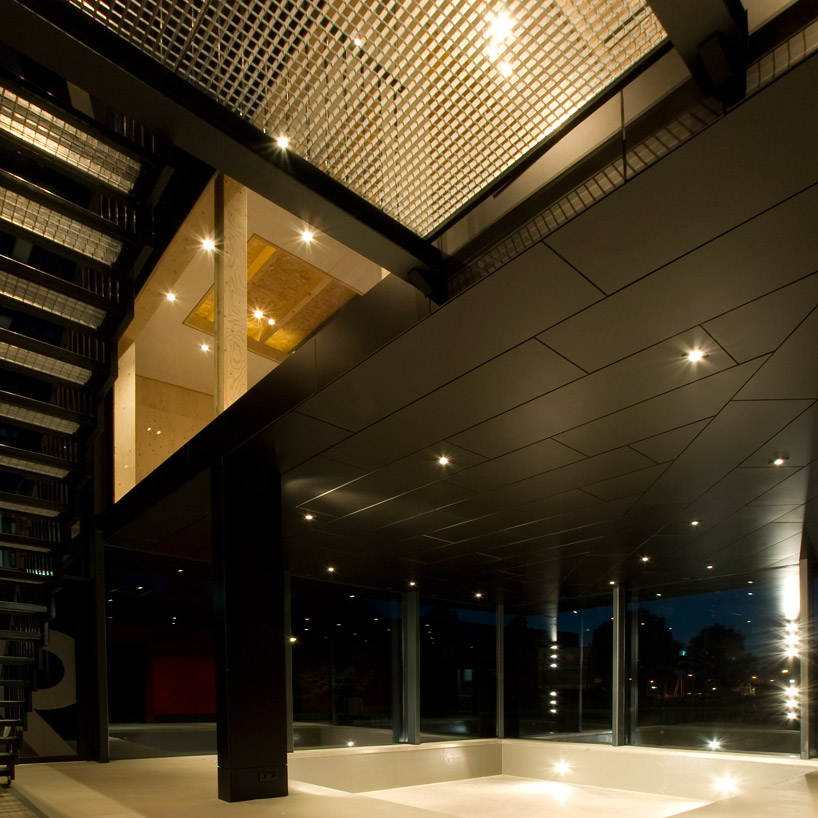 groosman partners: electric boat house