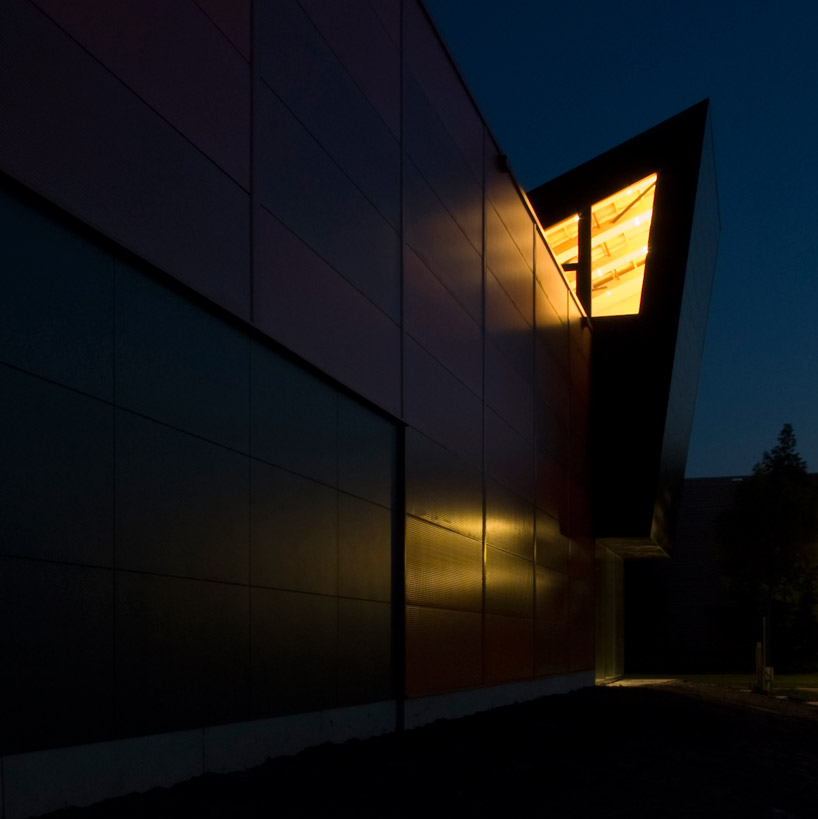 groosman partners: electric boat house