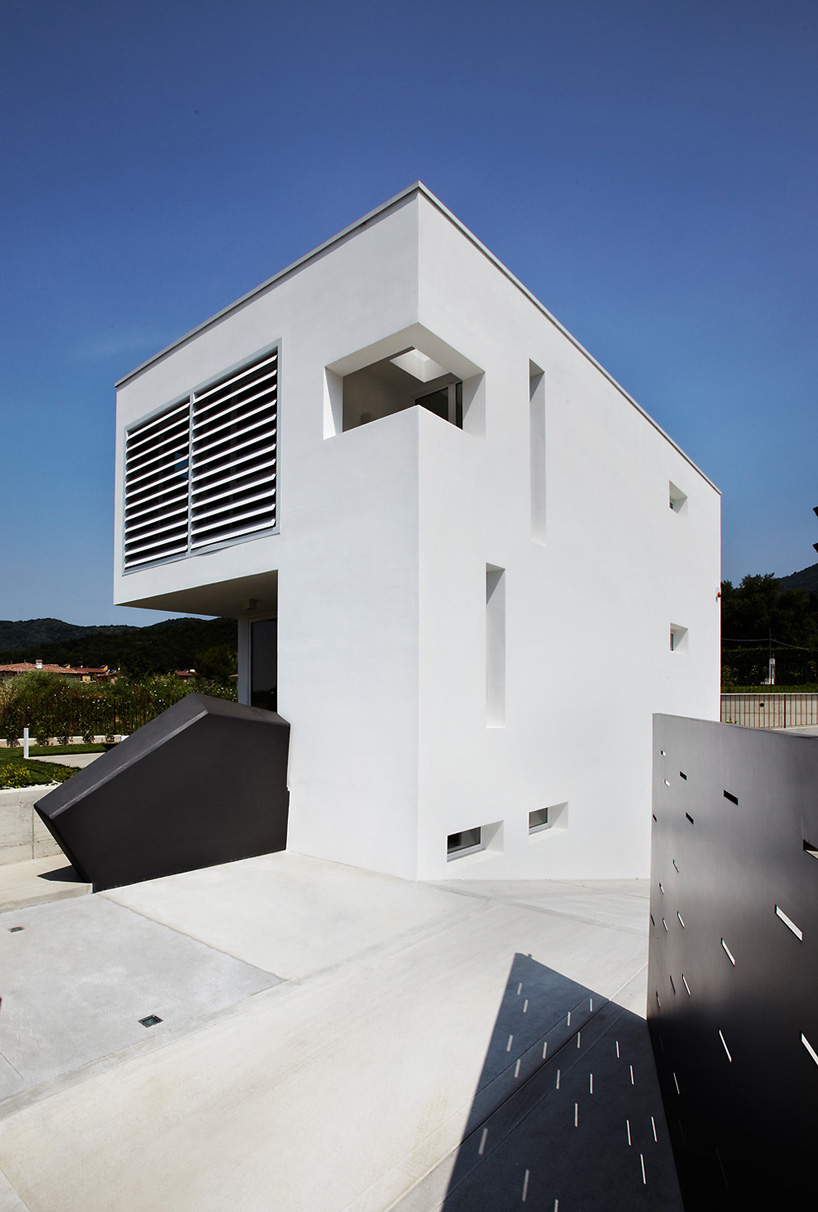 bamboo studio: cut house