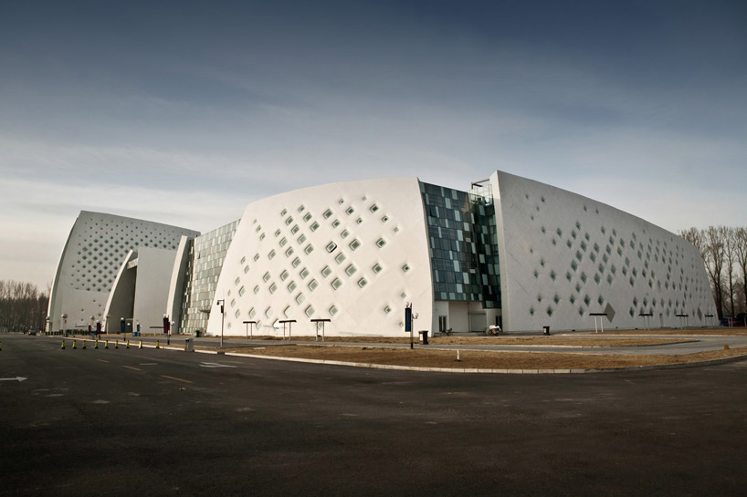 dada: complex for the 7th international strawberry symposium