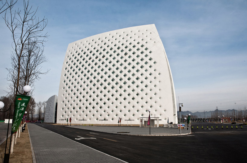 dada: complex for the 7th international strawberry symposium