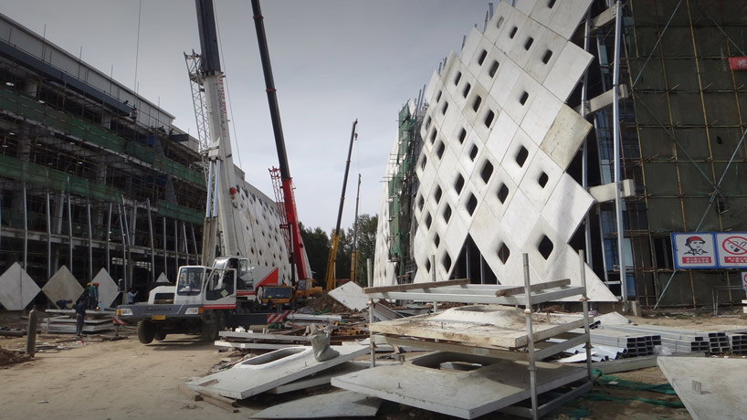 dada: complex for the 7th international strawberry symposium