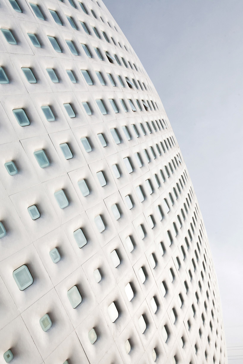 dada: complex for the 7th international strawberry symposium