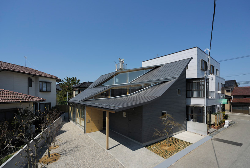 nakae architects: facing true south - 1