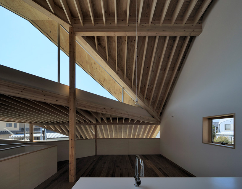 nakae architects: facing true south