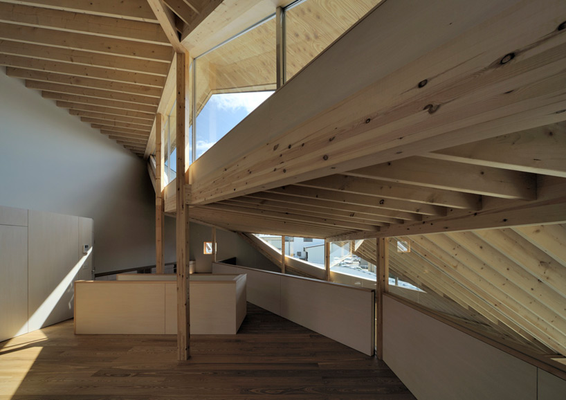nakae architects: facing true south