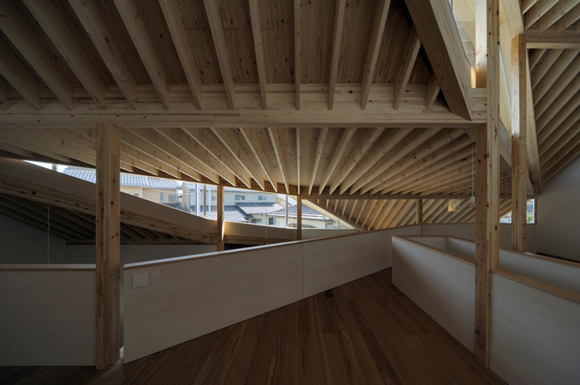 nakae architects: facing true south