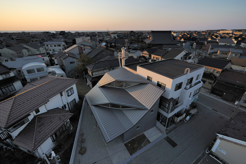 nakae architects: facing true south