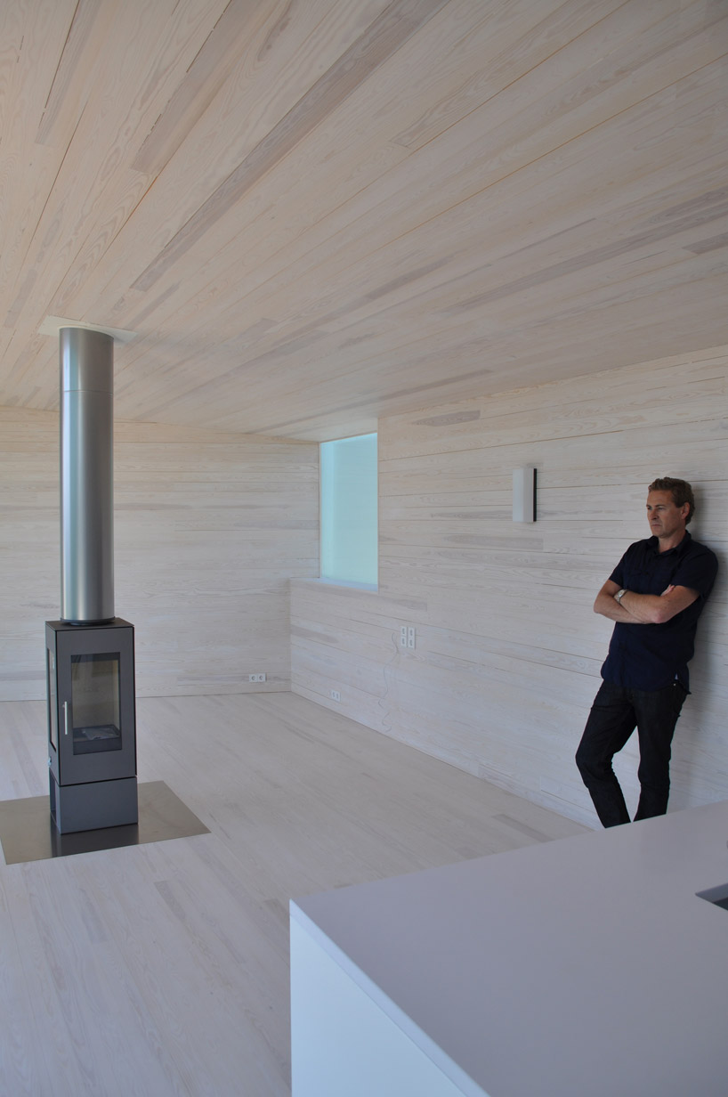 reiulf ramstad arkitekter: summer retreat in fuglevik