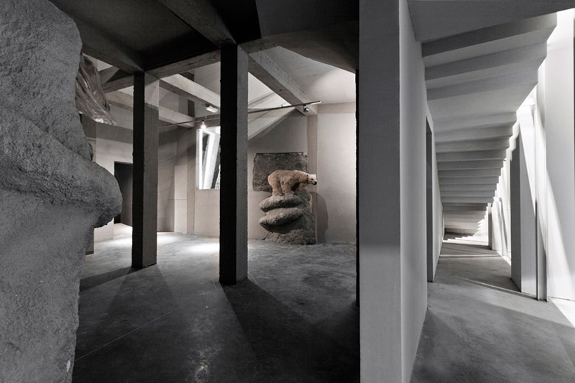 peter kis atelier: the metamorphosis of the great rock - 1
