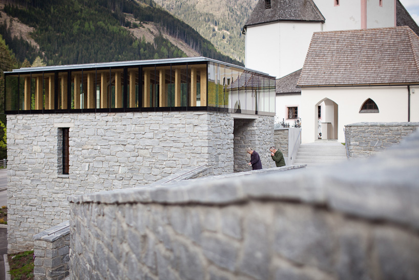 schneider & lengauer architects: cemetery + wake room hopfgarten