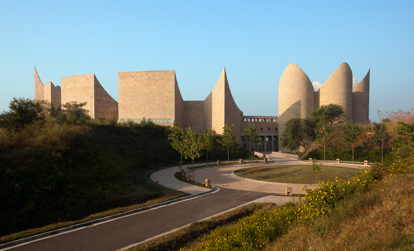 moshe safdie: khalsa heritage center - 1