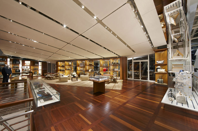 Louis Vuitton Shop in Marina Bay Editorial Photography - Image of  landscape, architecture: 43365537