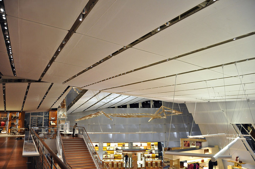 Louis Vuitton Maison Singapore Flagship Store at Marina Bay Sands Editorial  Stock Photo - Image of steel, structure: 77285053