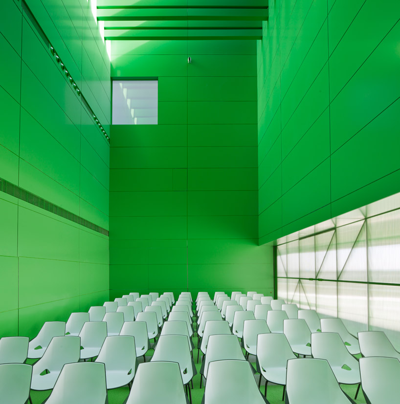 dosmasunoarquitectos: social services center in mostoles