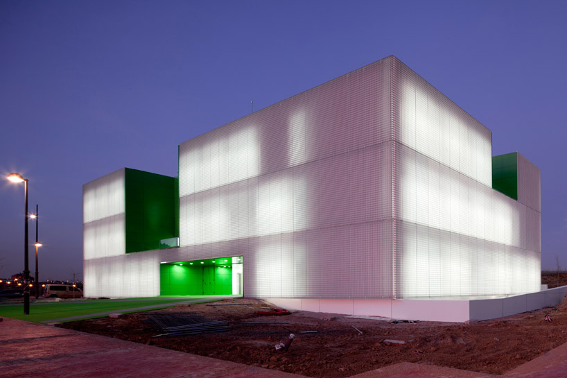 dosmasunoarquitectos: social services center in mostoles