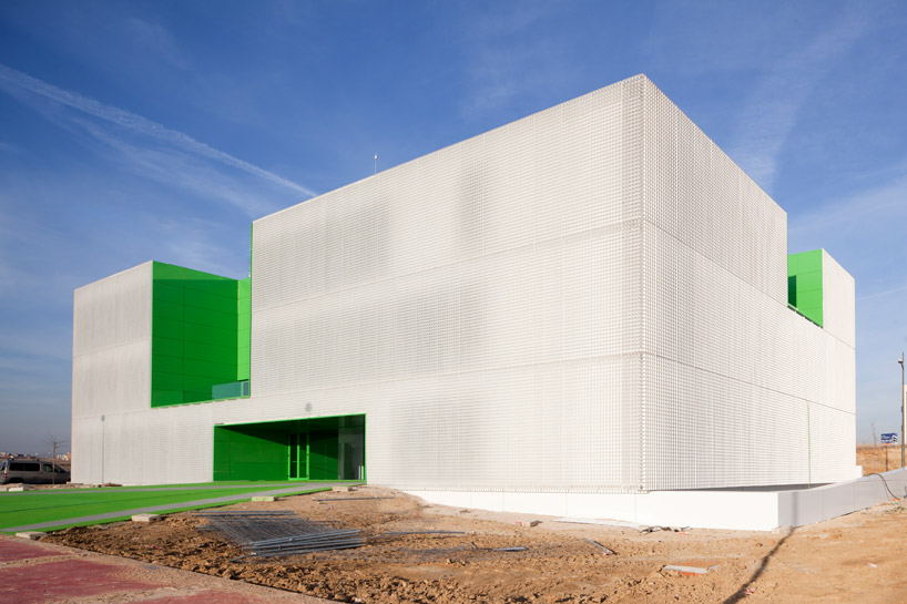 dosmasunoarquitectos: social services center in mostoles
