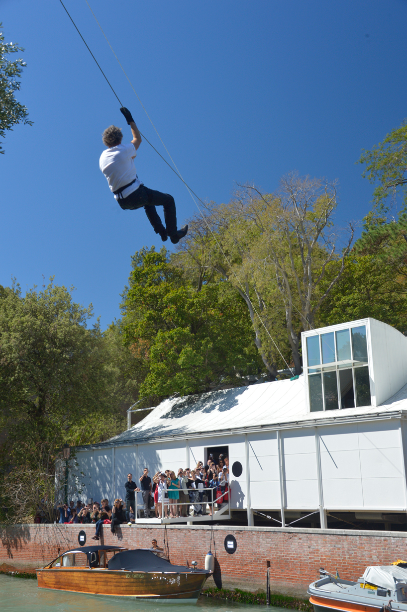 richard goodwin puts black dots on vacant buildings in venice