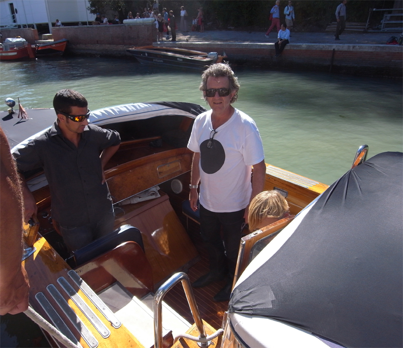 richard goodwin puts black dots on vacant buildings in venice