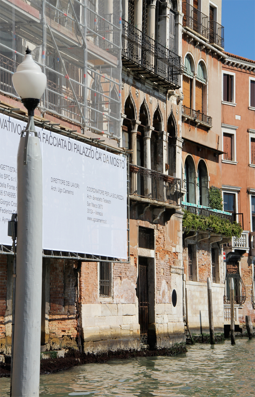 richard goodwin puts black dots on vacant buildings in venice