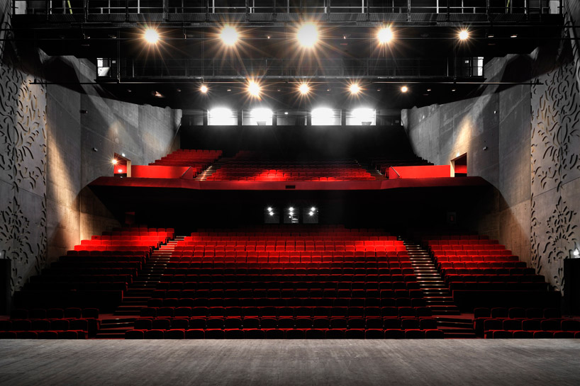 k architectures: th&eacute;&acirc;tre of saint nazaire