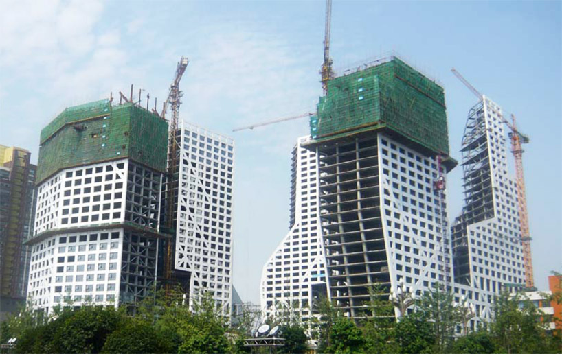 steven holl: sliced porosity block tops out - 1
