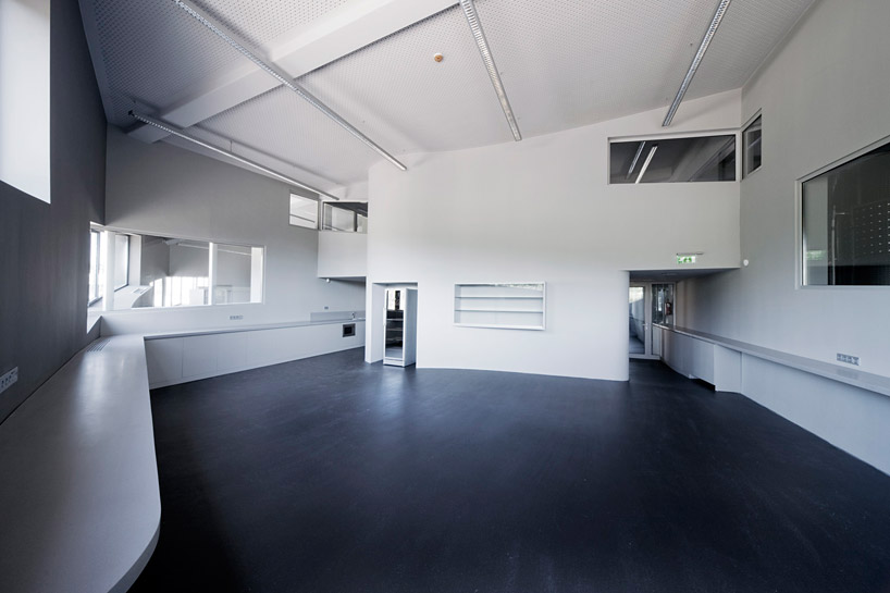 ekler architect: champagne maturing factory