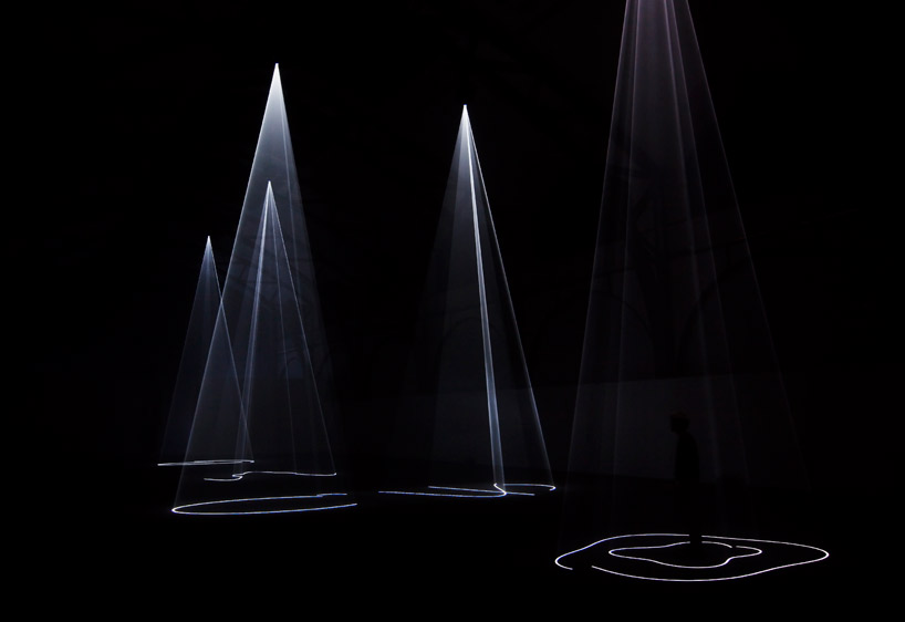 anthony mccall: five minutes of pure sculpture at hamburger bahnhof
