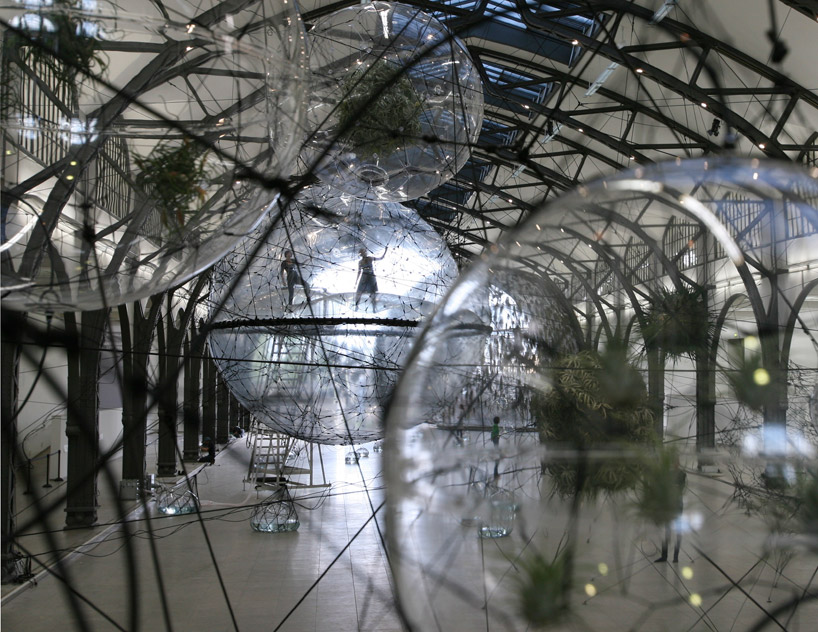 tomás saraceno: cloud cities at hamburger bahnhof, berlin - 1