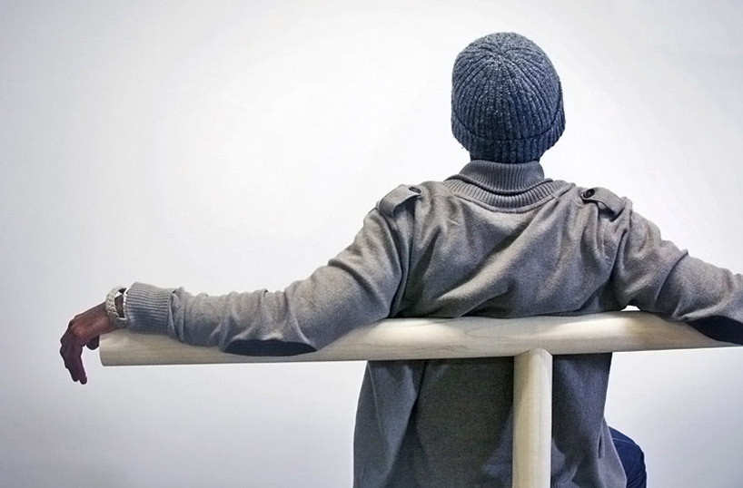 herald ure&ntilde;a: arms up chair series