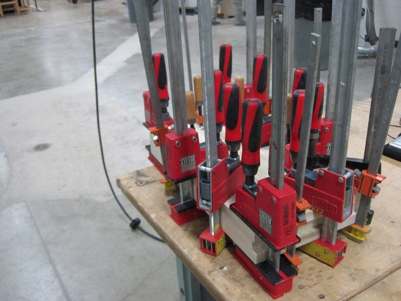 herald ure&ntilde;a: arms up chair series