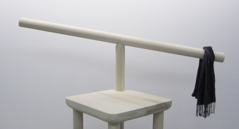 herald ure&ntilde;a: arms up chair series