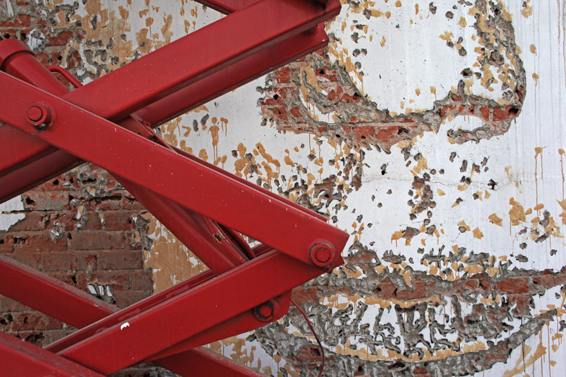 chiseled facade portraits by alexandre farto aka vhils