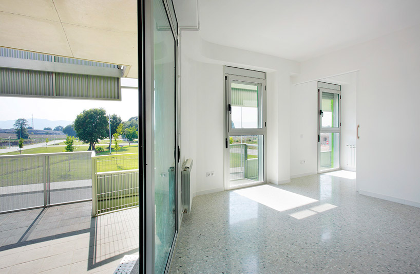 bailo + rull: 18 VPO social housing project