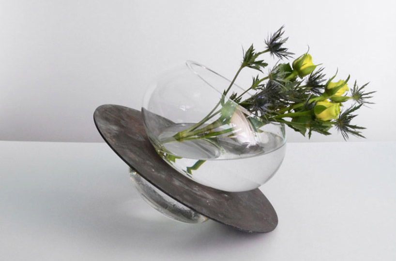 momentum vase by jacobo munoz