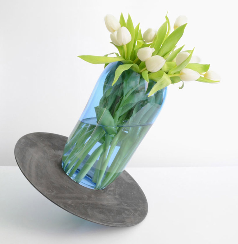 momentum vase by jacobo munoz