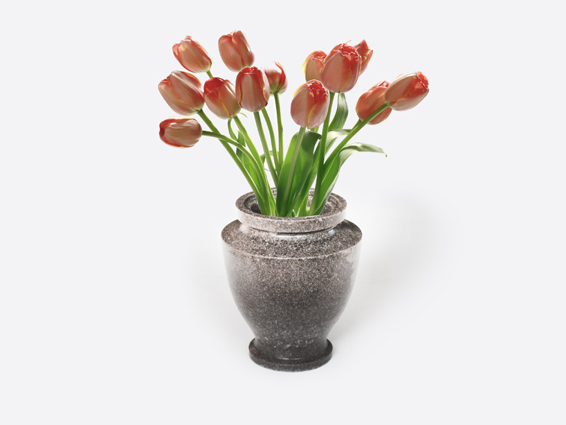 ashen urn