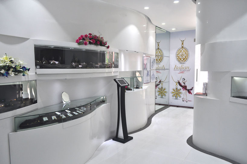 caratlane experience lounge