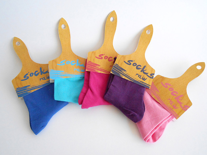 Paint brush-like socks package 'Socksraw'