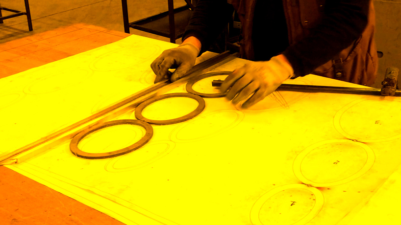 dynamic hulahoop series tables designed by alessandro busana for bonaldo