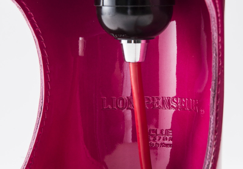 lion penseur table lamps by lee jinyoung
