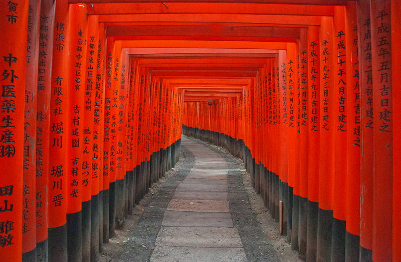 carlo berarducci architecture recreates kyoto temple in zensushi