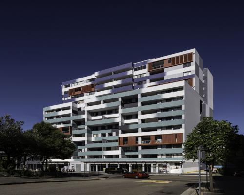 blurred focus apartments in sydney by tony owen partners 