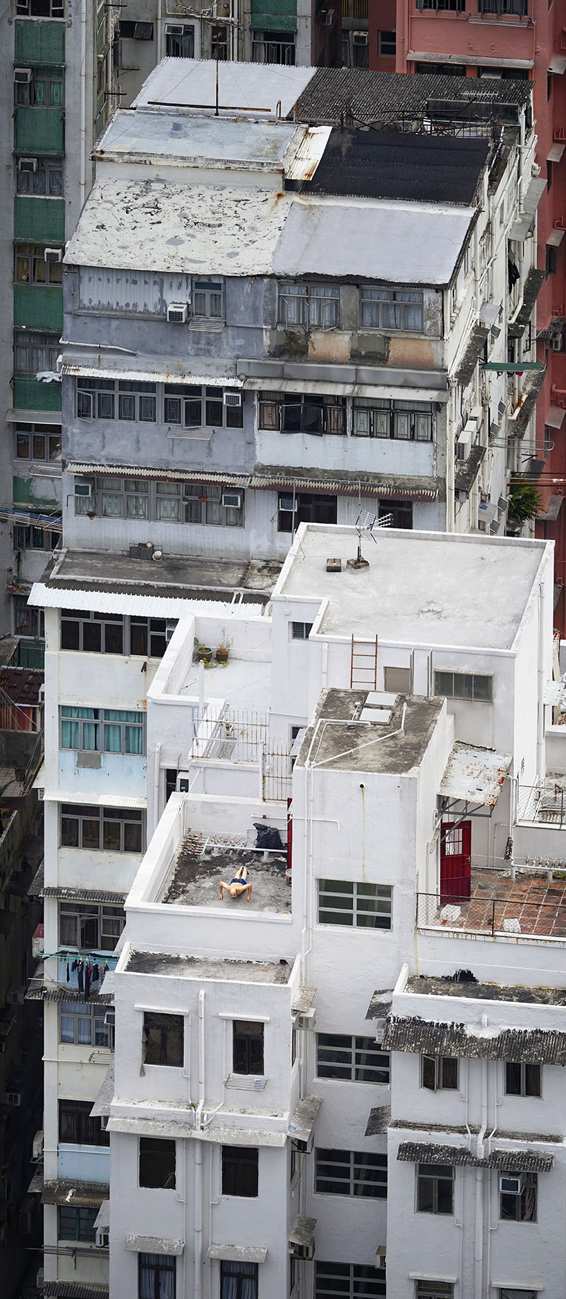 romain jacquet-lagrèze captures hong kong’s rooftops in new photo series