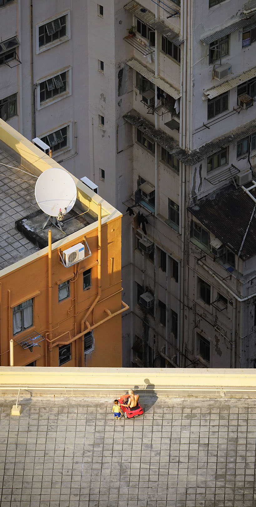 romain jacquet-lagrèze captures hong kong’s rooftops in new photo series