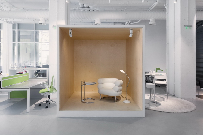 DA architects organizes workspace bulgaria's interior design with an industrial character