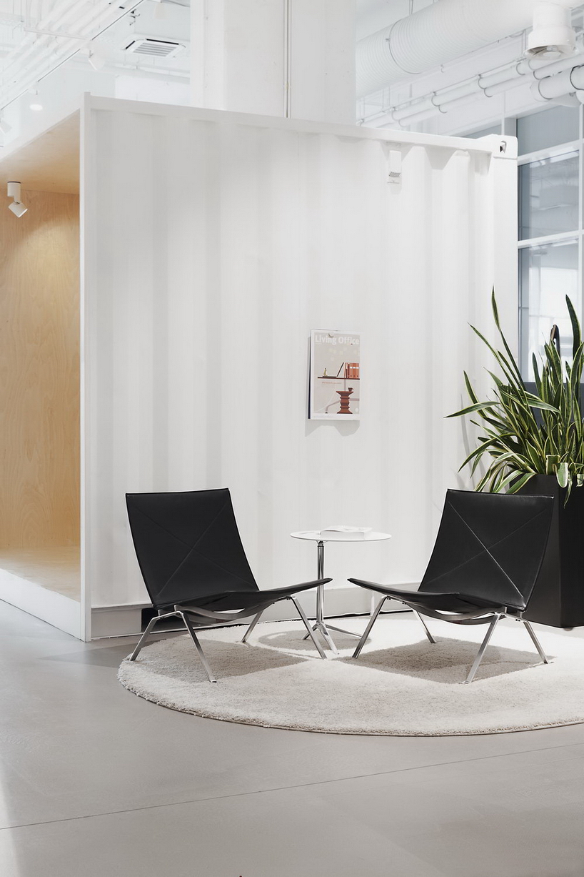 DA architects organizes workspace bulgaria's interior design with an industrial character